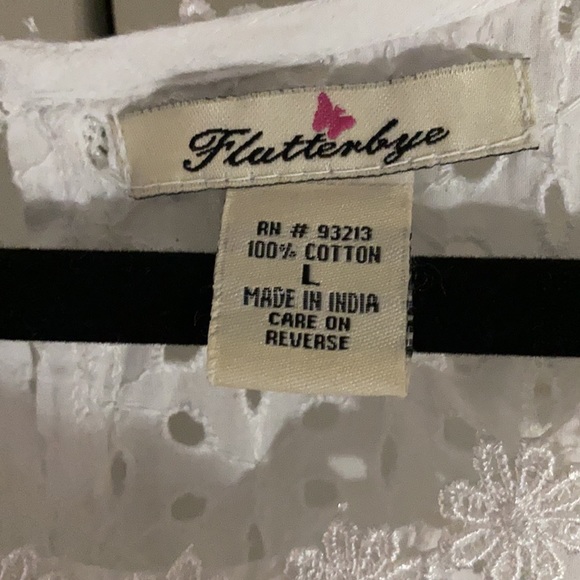 Pretty Eyelet & Daisy Top NWOT - Picture 3 of 7